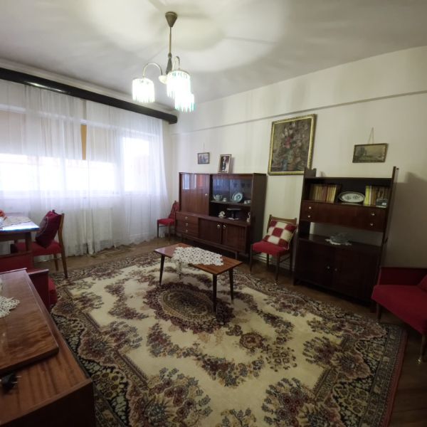 Constanta, Str. Rascoalei 1907, Ap. 3 Cam, Decomandat, Et.4/4 - Fotografie 2