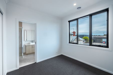 1 & 2/39 Burlington Street, Oakleigh VIC 3166 - Townhouse For Rent | Domain - Photo 5