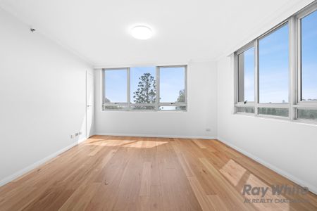 Modern Apartment With Two Balconies - Prime Chatswood Location - Photo 2