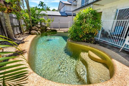 Ground Floor Unit in Small Complex - Photo 3