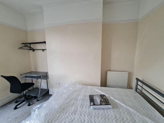 3 bedroom flat to rent - Photo 1