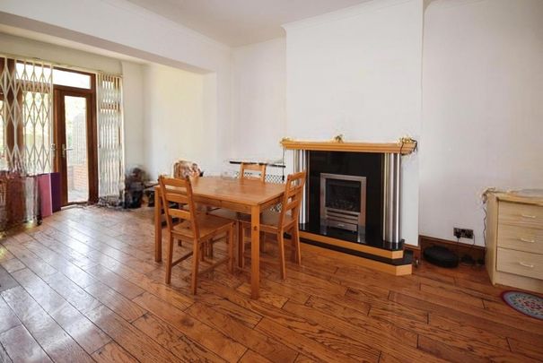 4 bedroom semi-detached house to rent - Photo 1