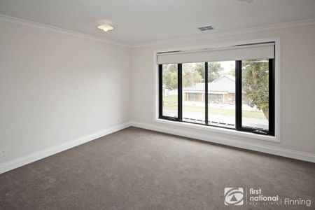 Brand new Metricon home - Photo 5