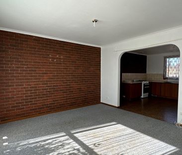 Well Appointed Unit in the Heart of Dandenong - Photo 2