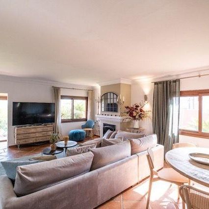 Chalet en alquiler en Benahavis, Benahavis - Photo 1