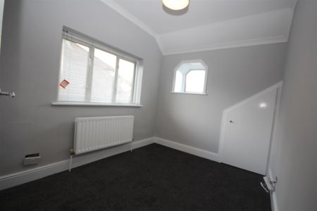 2 bedroom Maisonette to let - Photo 3