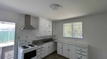 2 BEDROOMS TAURANGA SOUTH - Photo 3