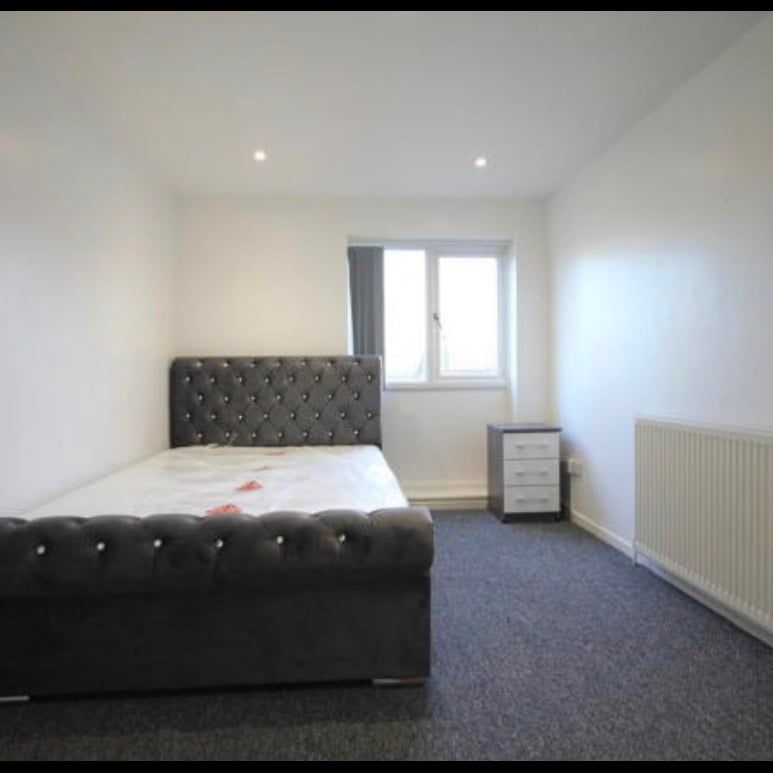 Room in a Shared House, Daley Close, B1 - Photo 1