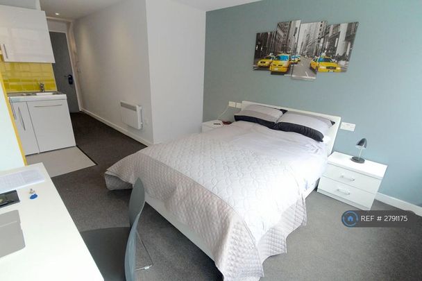 Studio to rent - Photo 1