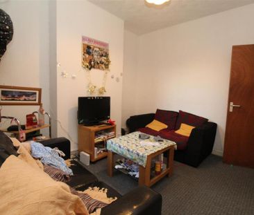 4 bedroom private hall to rent - Photo 2