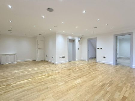 6 bedroom detached house to rent - Photo 2