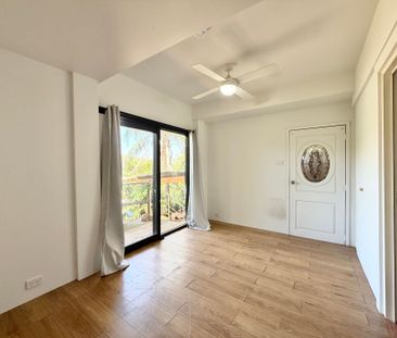 Downstairs Unit in the Heart of Nords Wharf - Photo 5