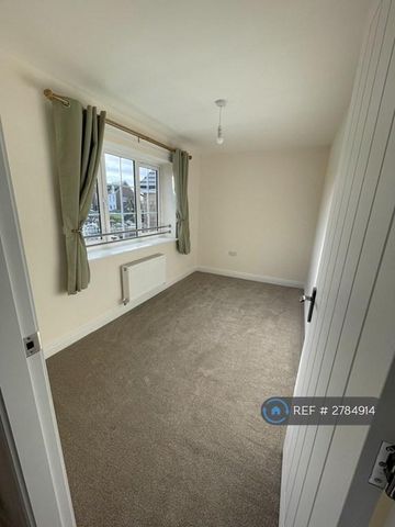 4 bedroom detached house to rent - Photo 4