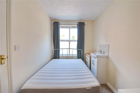 5 bedroom end of terrace house to rent - Photo 2