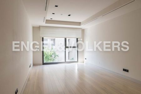 Alquiler de piso en Almagro - Photo 2