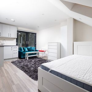 Studio Flat, Watford Way, NW4 - Photo 2