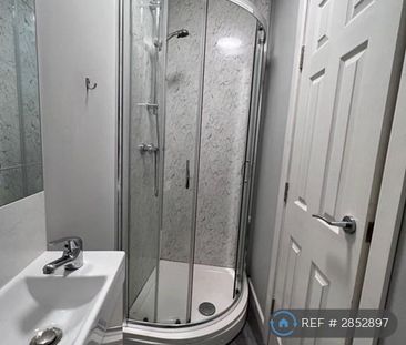 1 bedroom in a house share to rent - Photo 5