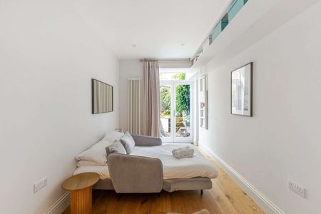 Beautifully Furnished Garden Flat in Prestigious Clifton Location - Photo 4