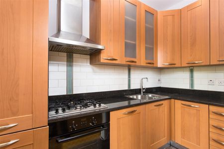 Greencroft Gardens, South Hampstead, London - Photo 5