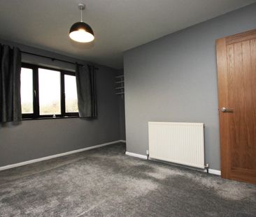 Rutland Court, Desborough, NN14 - Photo 2