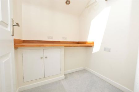 4 bedroom detached house to rent - Photo 2