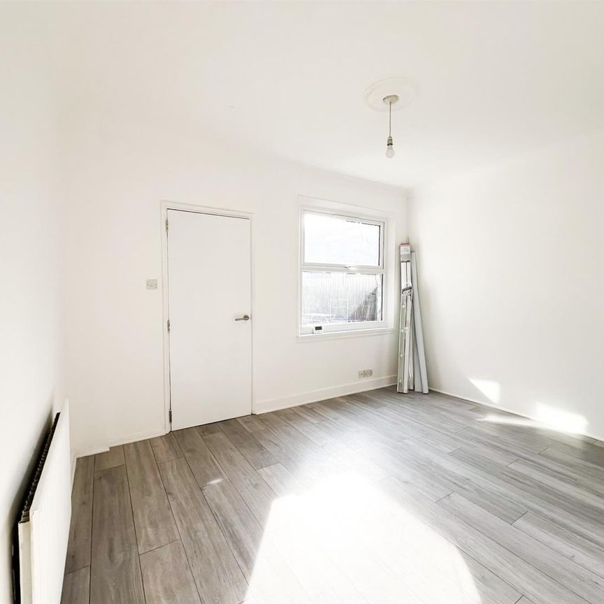 Newlands Road, London - Photo 1