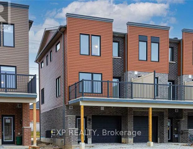 111 FAIRLANE AVENUE - Photo 1