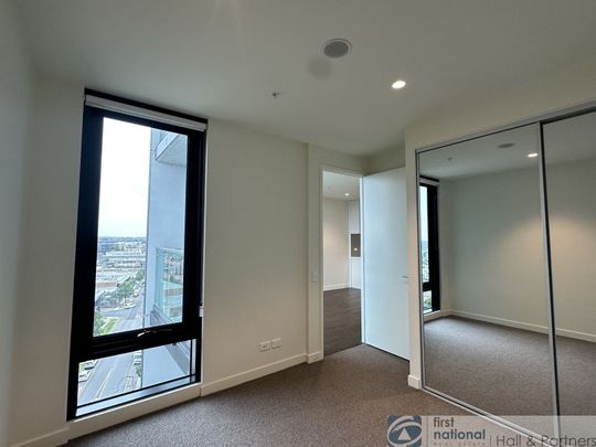 Welcome to THE LONSDALE - Photo 1