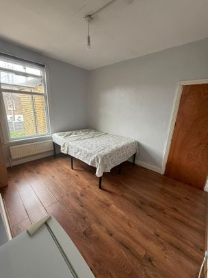 Room in a Shared House, Strode Road, N17 - Photo 1