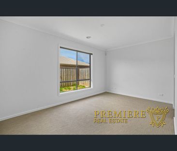 5 Mewat Circuit, Thornhill Park, Vic 3335 - Photo 2
