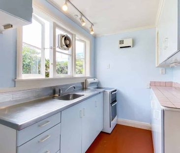 Welcome home to 5 Tarawera Road. - Photo 1