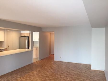 Kenson Towers, a reputable apartment building located in the central core of downtown Ottawa. - Photo 5