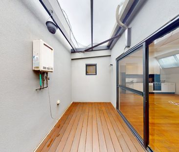 Warehouse Charm Meets City Convenience - Photo 3