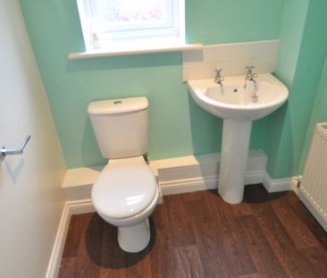 3 bed Town House - To Let - Photo 6