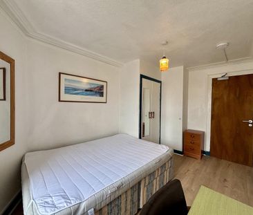 1 bedroom in a house share to rent - Photo 5