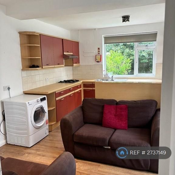 1 bedroom in a house share to rent - Photo 1