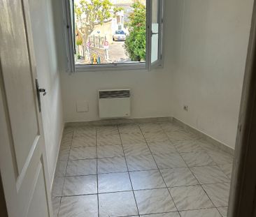 À LOUER Maison de village sur 2 niveaux en T3 à SEILLONS, - Photo 1