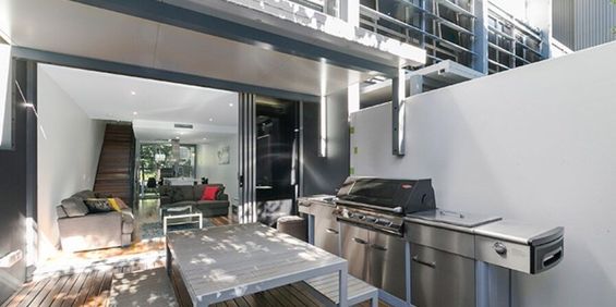 Fully Furnished 3 bedroom Terrace Apartment - Photo 3