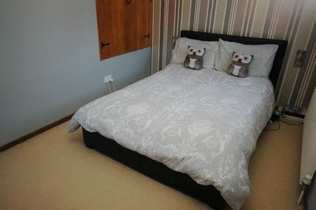 2 bedroom semi-detached house to rent - Photo 5