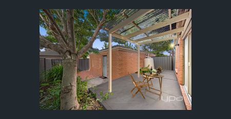 Space, Style & Comfort Combined in the Heart of Point Cook !! - Photo 2