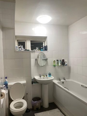 Room in a Shared House, Smythe St, E14 - Photo 3