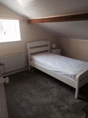 4 bedroom semi-detached house to rent - Photo 3