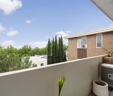 Stylishly Renovated Apartment in Prestigious Prahran Location - FUL... - Photo 6