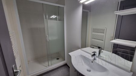 Location Appartement 3 pièces 52m² GALLARGUES LE MONTUEUX 30660 - Photo 2