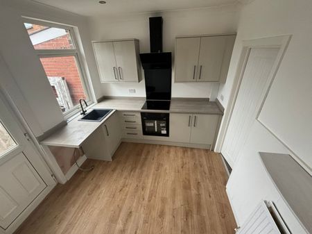 3 bed Terraced - To Let - Photo 5