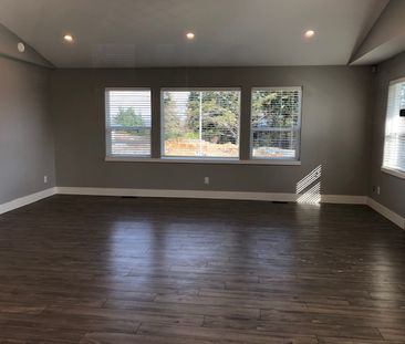 Beautiful Executive 4 Bedroom Home – Ladysmith - Photo 3