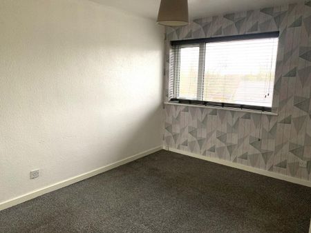 3 bedroom flat to rent - Photo 4