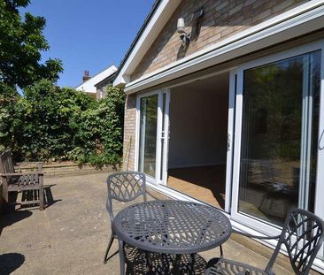 Old Farm Road East, Sidcup, DA15 - Photo 2