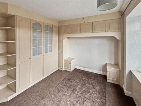 4 bedroom semi-detached house to rent - Photo 3