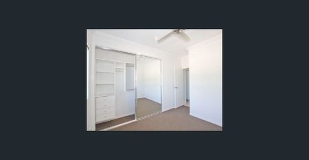Modern 2 Bedroom Apartment - Photo 2